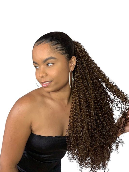 Modelo Linda - Rabo de cavalo Cacheado