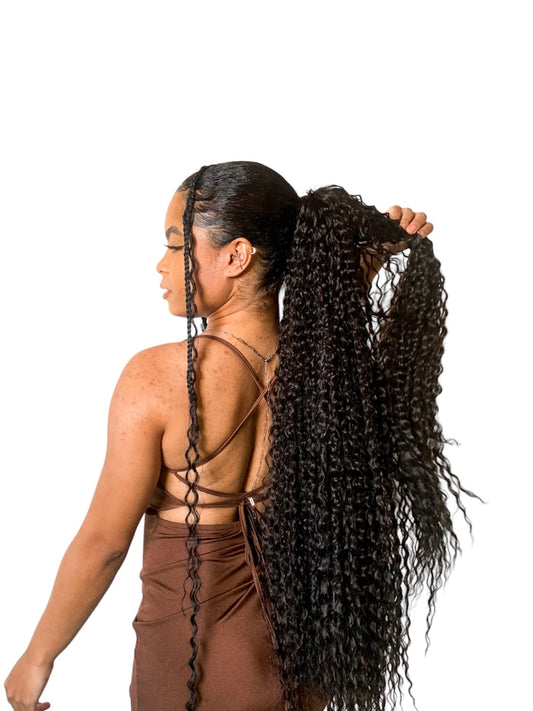 Modelo Flora - 360g | Rabo de cavalo Cacheado