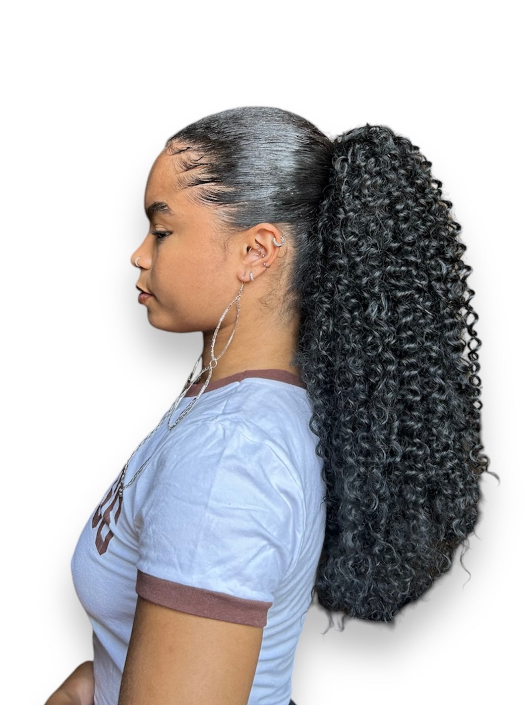 Modelo França - Rabo de cavalo Cacheado