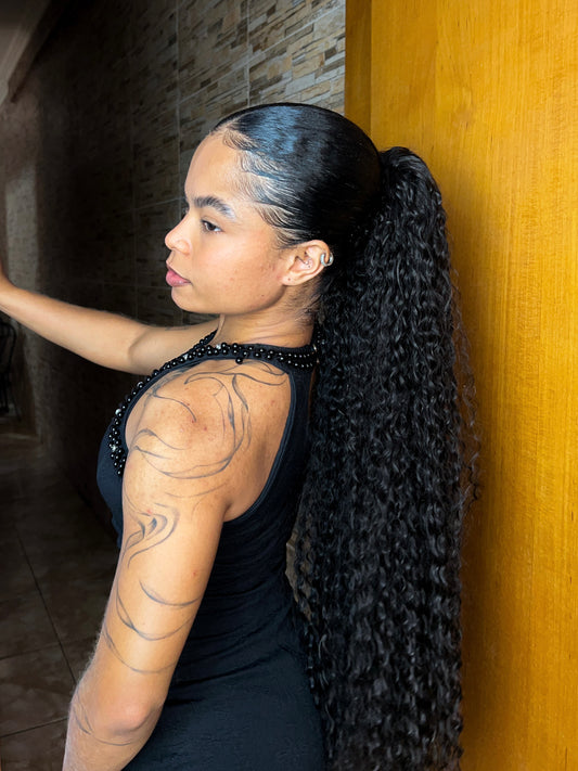 Modelo Flora - 160g | Rabo de cavalo Cacheado